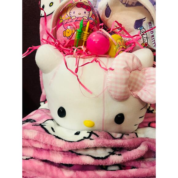 Hello kitty plush bucket with 50 x 70 adorable playful throw ,HK chalk and book - Picture 6 of 7